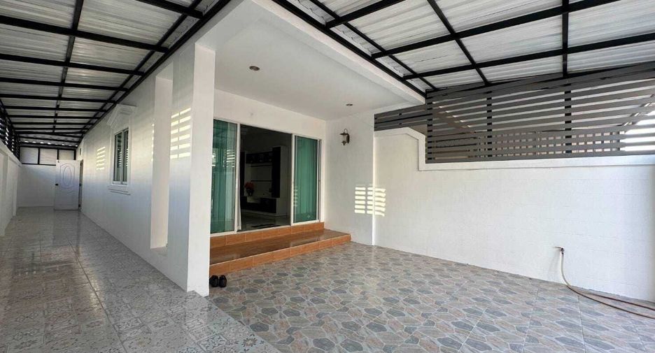 For sale 2 ベッドルーム townhouse in Bang Lamung, Chonburi