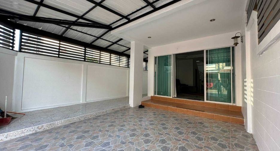 For sale 2 ベッドルーム townhouse in Bang Lamung, Chonburi