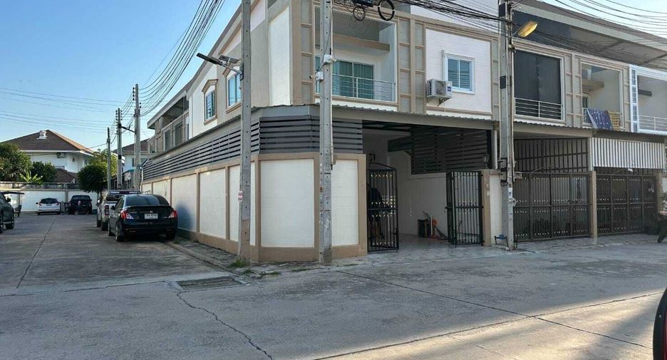 For sale 2 ベッドルーム townhouse in Bang Lamung, Chonburi
