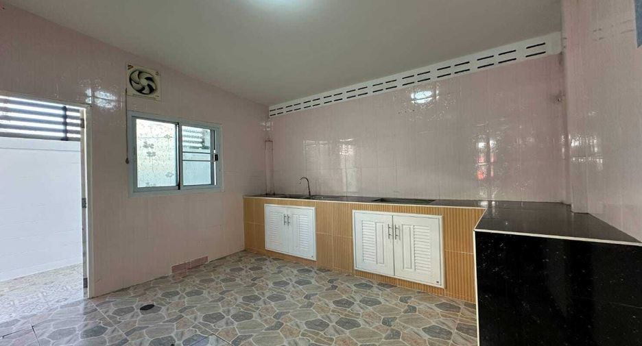 For sale 2 ベッドルーム townhouse in Bang Lamung, Chonburi