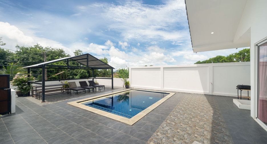 For sale and for rent 3 bedrooms villa in Mueang Phuket, Phuket