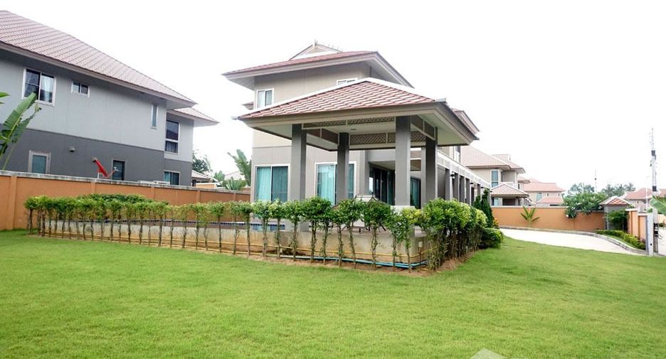 Villa en alquiler de 4 habitaciones en Bang Lamung, Chonburi