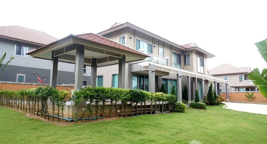 Villa en alquiler de 4 habitaciones en Bang Lamung, Chonburi