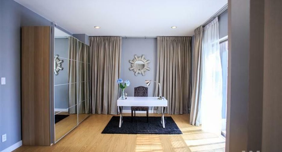 Villa en alquiler de 4 habitaciones en Bang Lamung, Chonburi