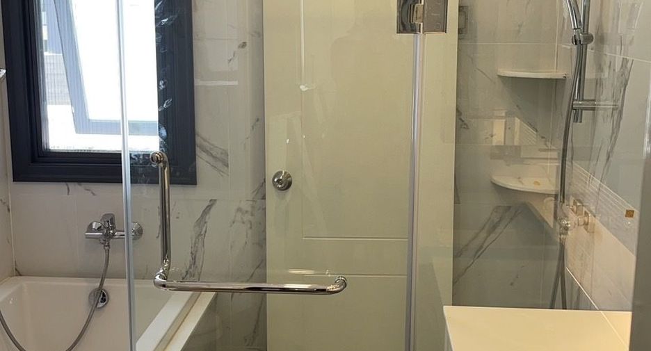 Haus zum Kauf mit 4 Zimmer in Bang Lamung, Chonburi