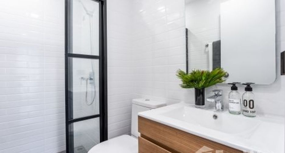 For sale 1 bed condo in Huai Khwang, Bangkok