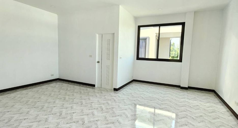 Haus zum Kauf mit 4 Zimmer in Ban Bueng, Chonburi