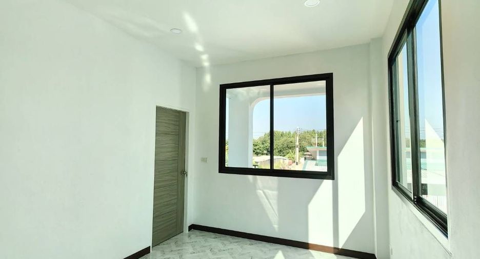 À vendre 4 chambres maison à Ban Bueng, Chonburi