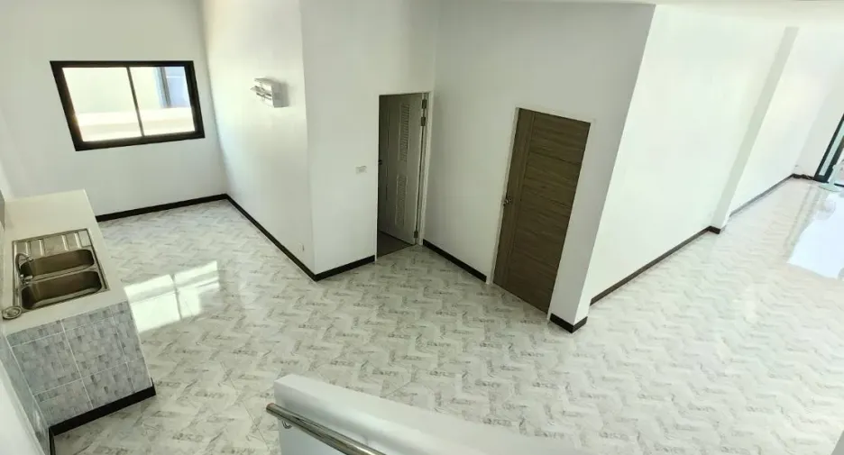 À vendre 4 chambres maison à Ban Bueng, Chonburi