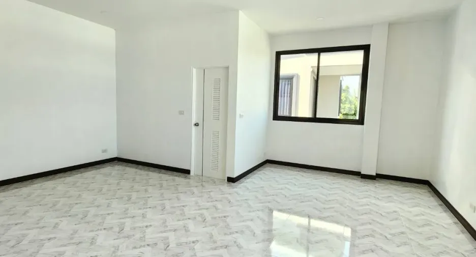 À vendre 4 chambres maison à Ban Bueng, Chonburi