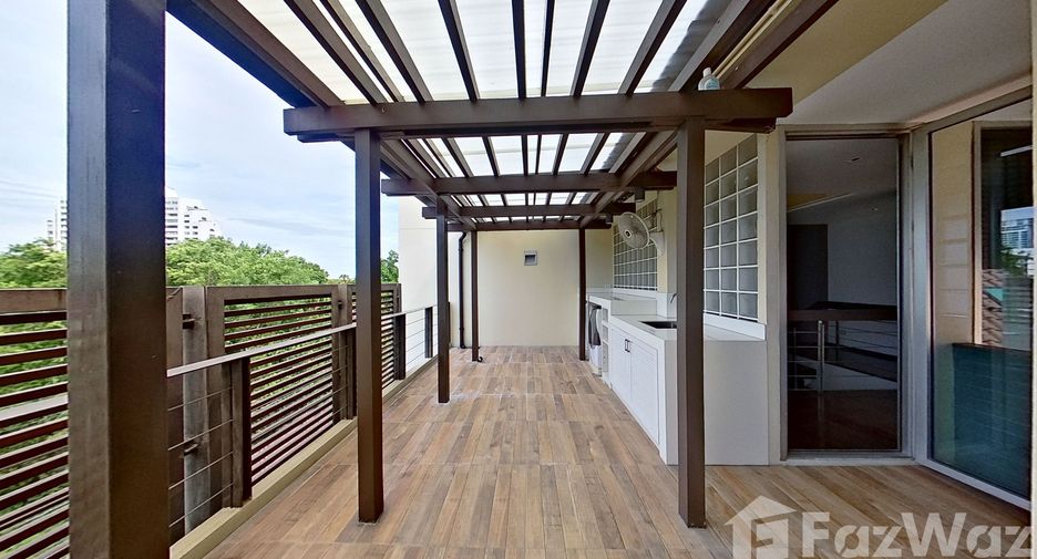 For sale 4 ベッドルーム townhouse in Yan Nawa, Bangkok