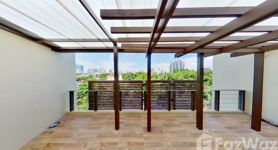 For sale 4 ベッドルーム townhouse in Yan Nawa, Bangkok