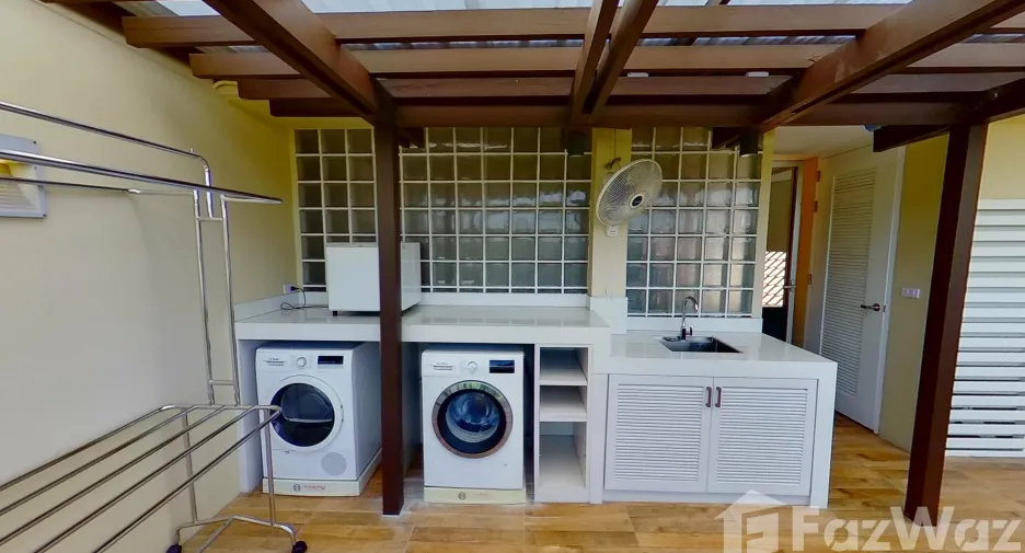 For sale 4 ベッドルーム townhouse in Yan Nawa, Bangkok