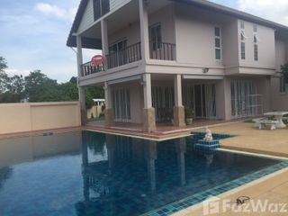 À vendre 3 chambres villa à Na Jomtien, Pattaya