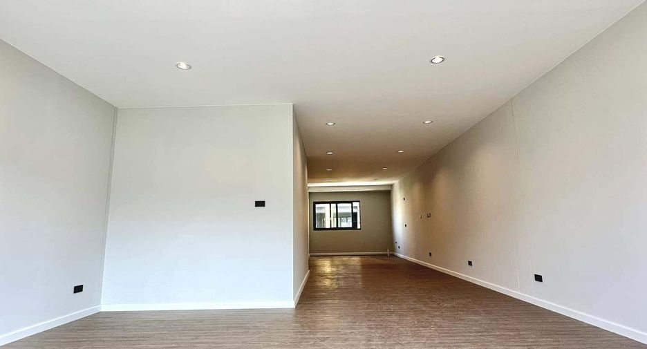 For rent 4 bedrooms retail Space in Thalang, Phuket
