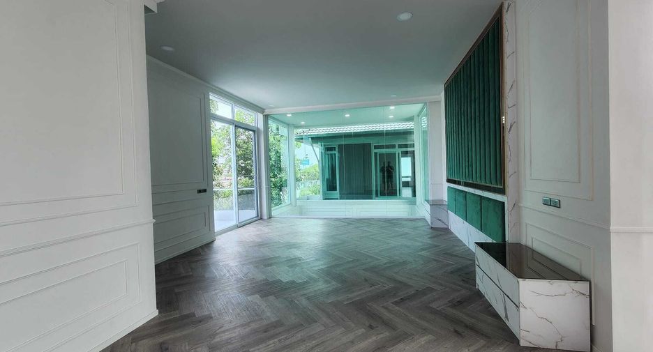 For sale 4 bedrooms house in Prawet, Bangkok