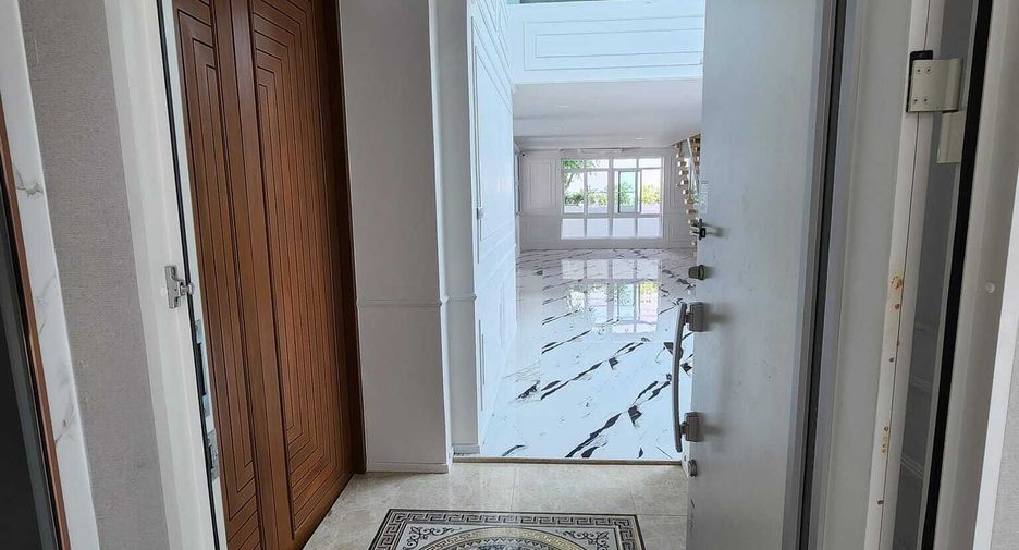 For sale 4 bedrooms house in Prawet, Bangkok