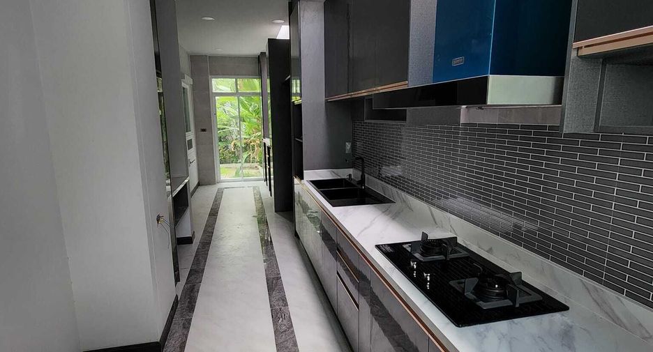 For sale 4 bedrooms house in Prawet, Bangkok