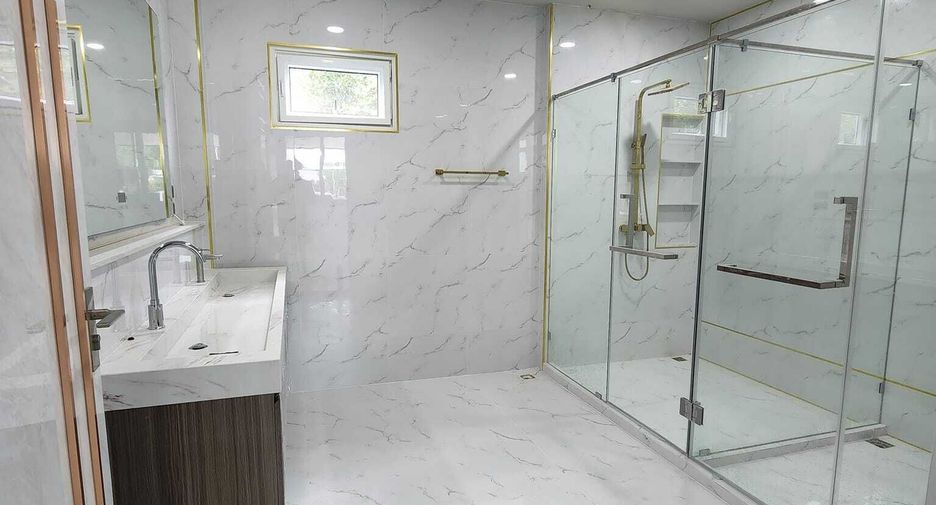 For sale 4 bedrooms house in Prawet, Bangkok