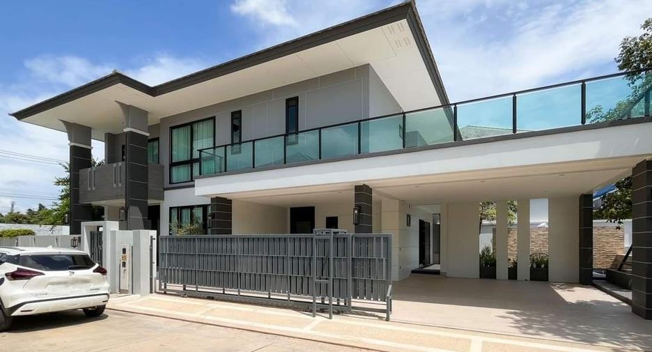 For sale 4 bedrooms villa in Bang Lamung, Chonburi