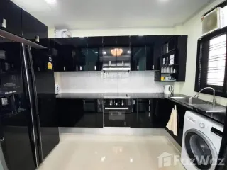 Haus zur Miete mit 3 Zimmer in Bang Lamung, Chonburi