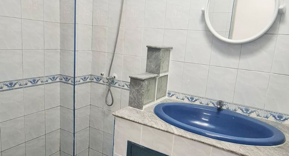 For sale 3 bedrooms retail Space in Ratchathewi, Bangkok