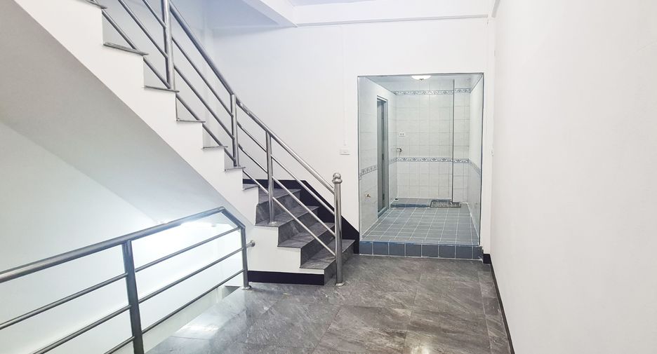 For sale 3 bedrooms retail Space in Ratchathewi, Bangkok