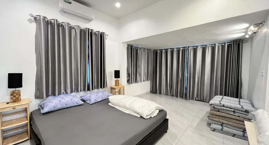 À louer 4 chambres villa à Bang Lamung, Chonburi