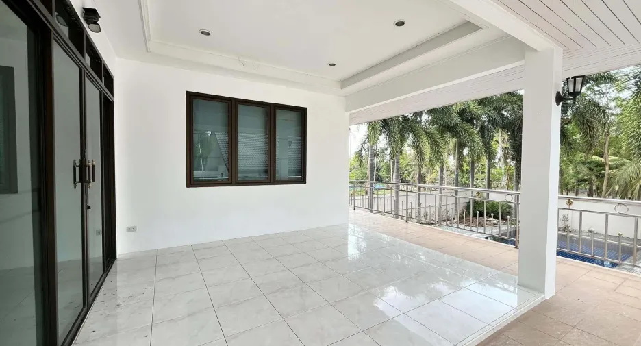 À louer 4 chambres villa à Bang Lamung, Chonburi