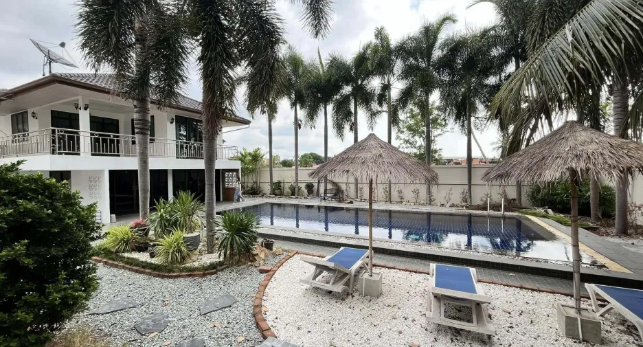 À louer 4 chambres villa à Bang Lamung, Chonburi