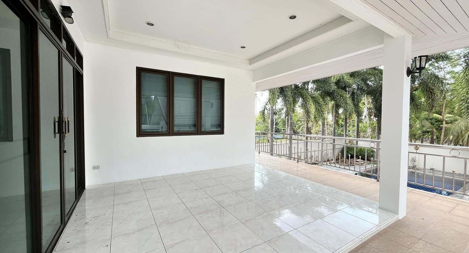 For rent 4 bedrooms villa in Huay Yai, Pattaya