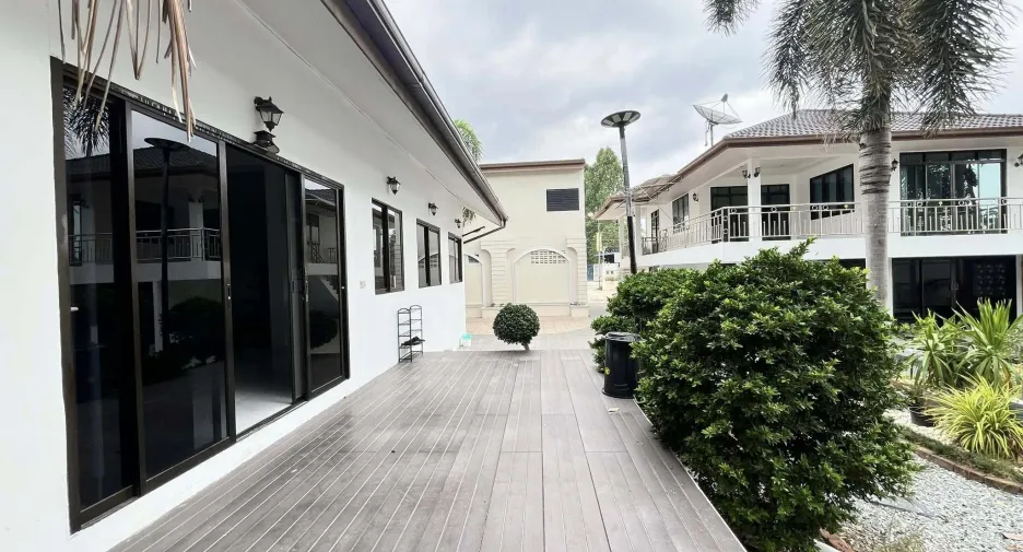 À louer 4 chambres villa à Bang Lamung, Chonburi