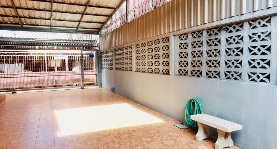 For sale 2 bedrooms house in Mueang Nakhon Sawan, Nakhon Sawan