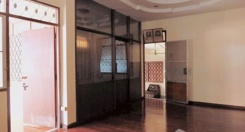 For sale 2 bedrooms house in Mueang Nakhon Sawan, Nakhon Sawan