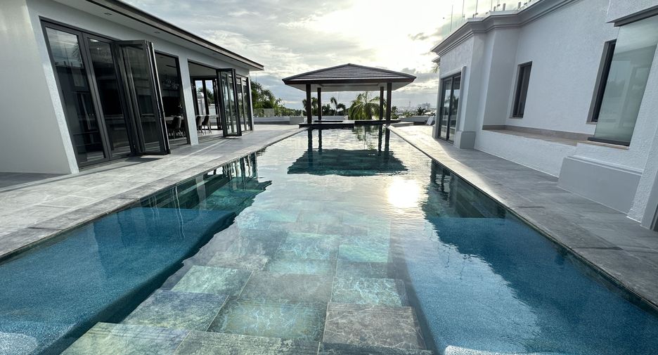 For sale 5 ベッドルーム villa in Bang Lamung, Chonburi