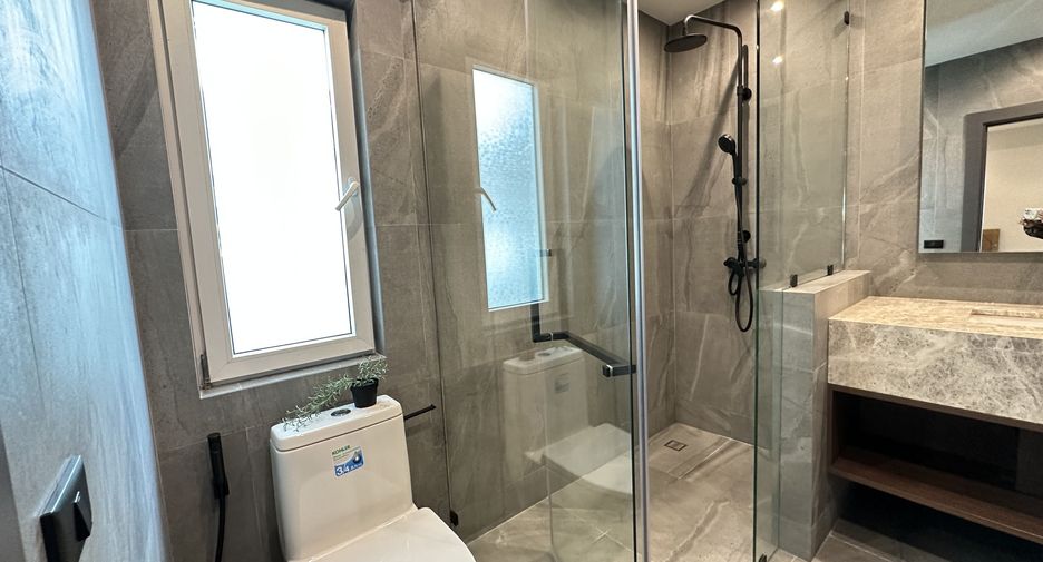 Villa en venta de 5 habitaciones en Bang Lamung, Chonburi
