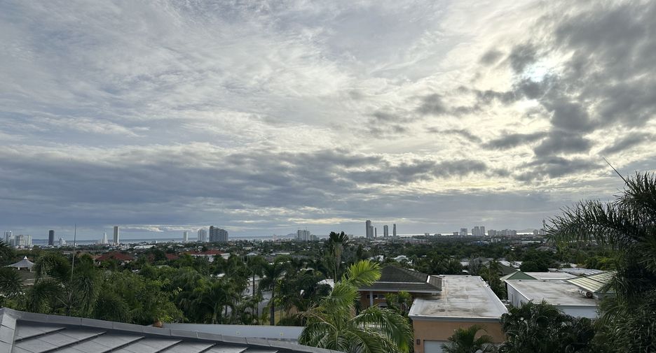 For sale 5 bedrooms villa in Bang Lamung, Chonburi