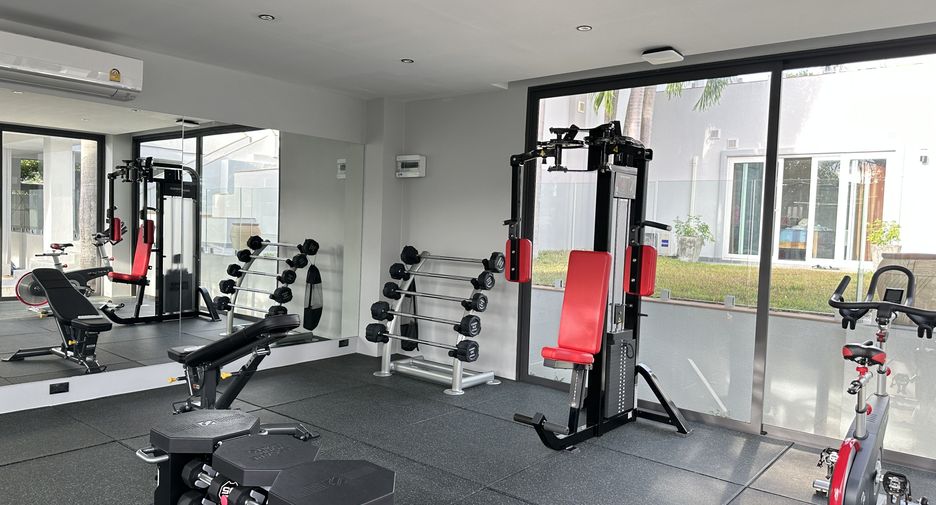 Villa en venta de 5 habitaciones en Bang Lamung, Chonburi