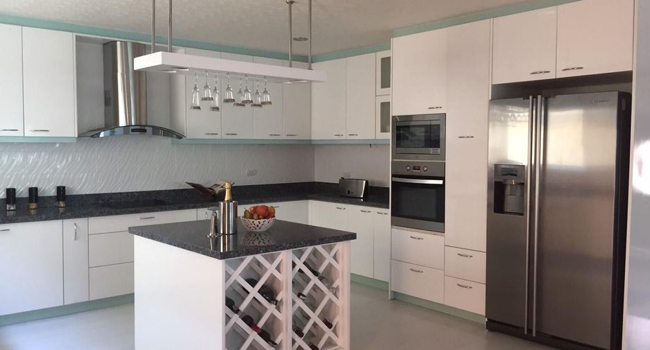 For sale 7 ベッドルーム villa in Bang Lamung, Chonburi