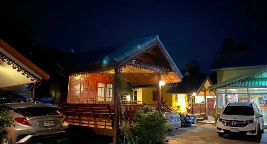 For sale 10 bedrooms hotel in Mueang Uthai Thani, Uthai Thani