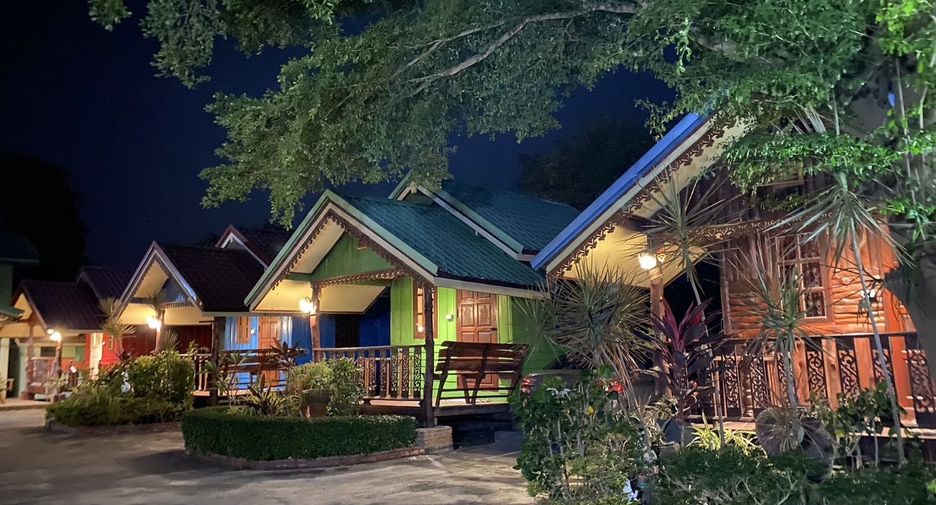 出售 10 卧室 酒店 在 Mueang Uthai Thani, Uthai Thani