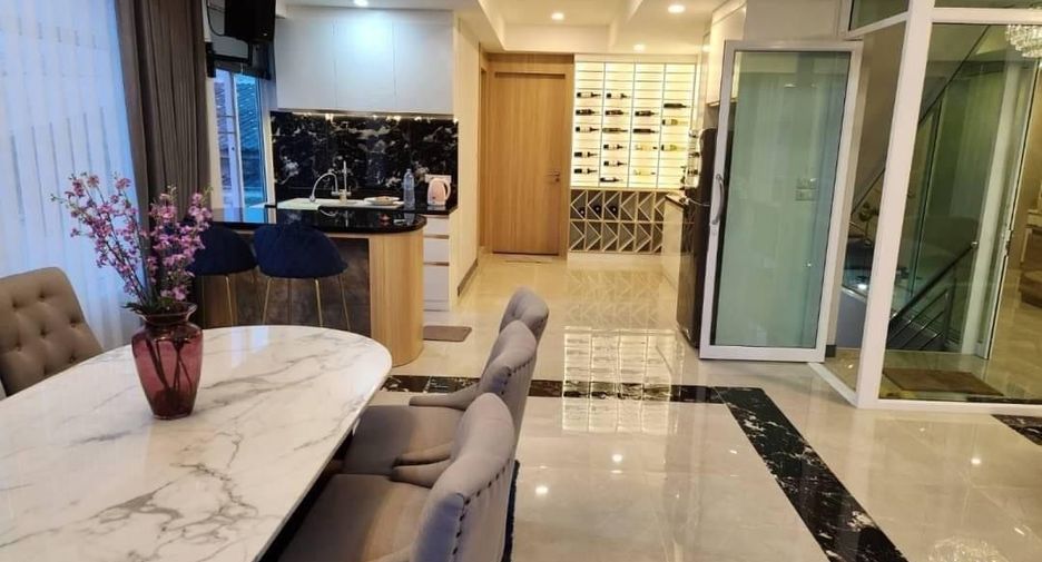 Villa zum Kauf mit 6 Zimmer in Bang Lamung, Chonburi
