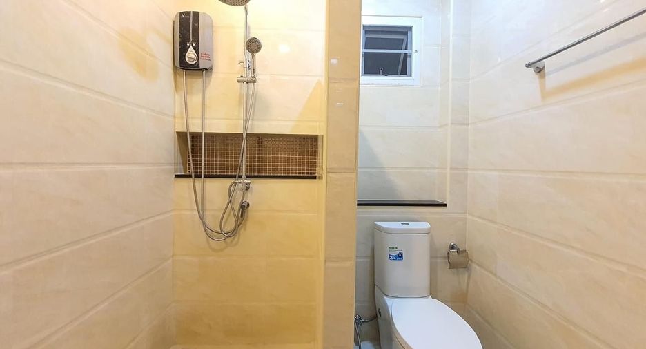 Villa zum Kauf mit 6 Zimmer in Bang Lamung, Chonburi