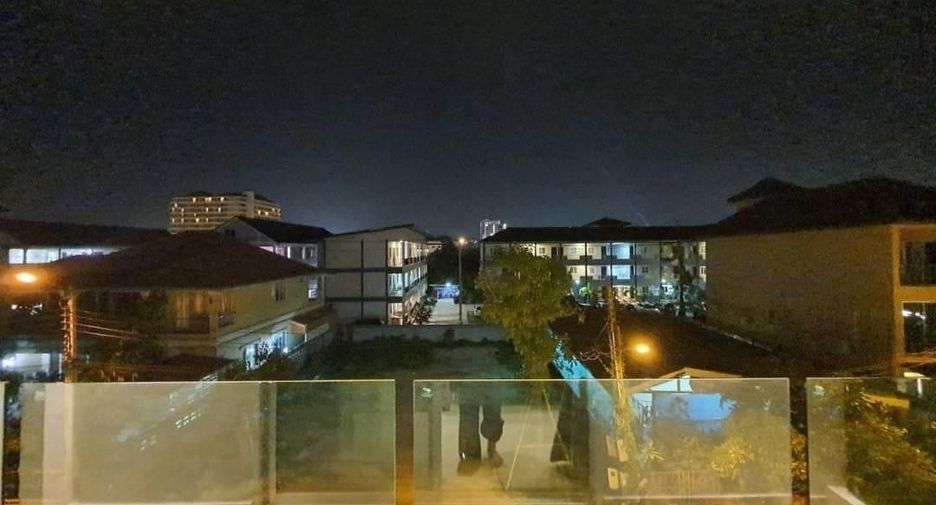 Villa zum Kauf mit 6 Zimmer in Bang Lamung, Chonburi