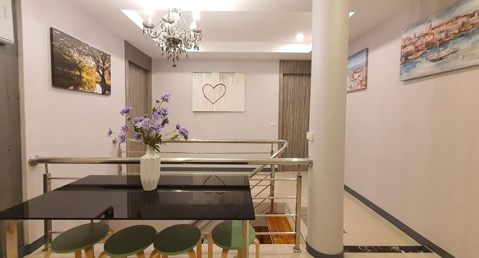 Villa zum Kauf mit 6 Zimmer in Bang Lamung, Chonburi
