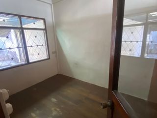 For sale 3 bedrooms townhouse in Huai Khwang, Bangkok
