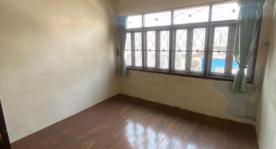 Casa adosada en venta de 3 habitaciones en Huai Khwang, Bangkok