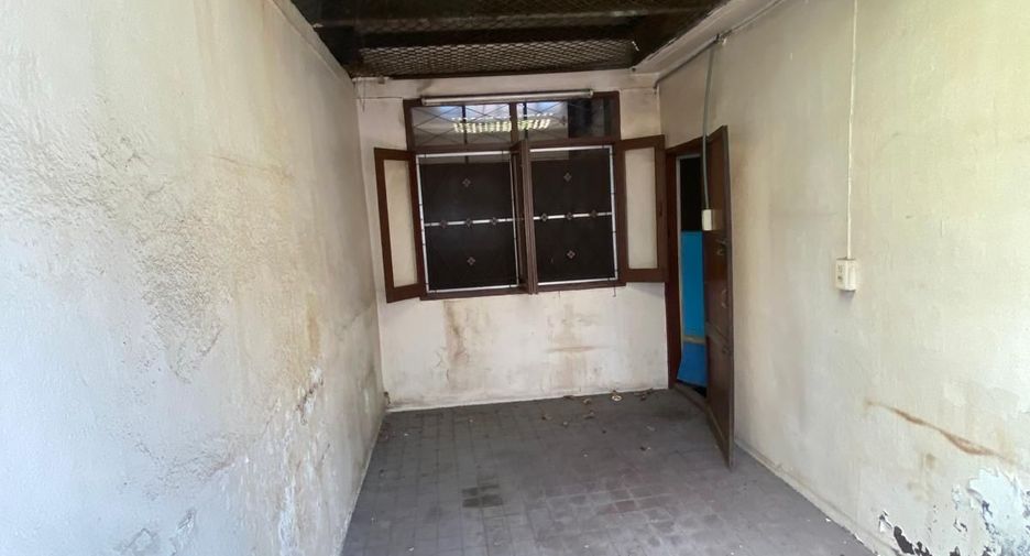 Casa adosada en venta de 3 habitaciones en Huai Khwang, Bangkok