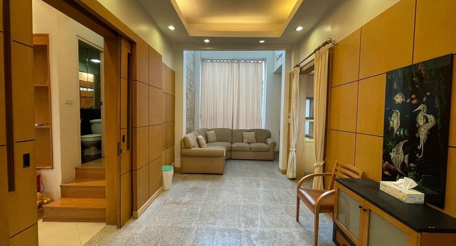 For sale and for rent 5 bedrooms townhouse in Pak Kret, Nonthaburi