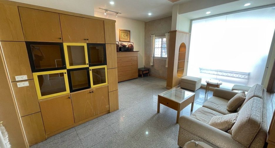 For sale and for rent 5 bedrooms townhouse in Pak Kret, Nonthaburi